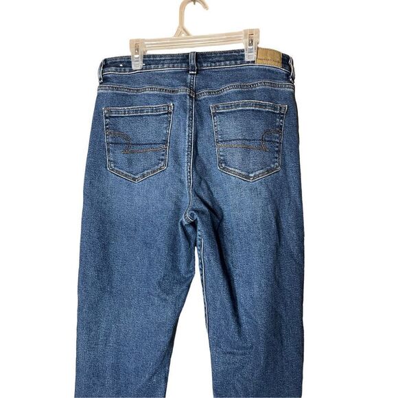 ‎American Eagle Distressed Mom Jeans Size 4 - Picture 5 of 9